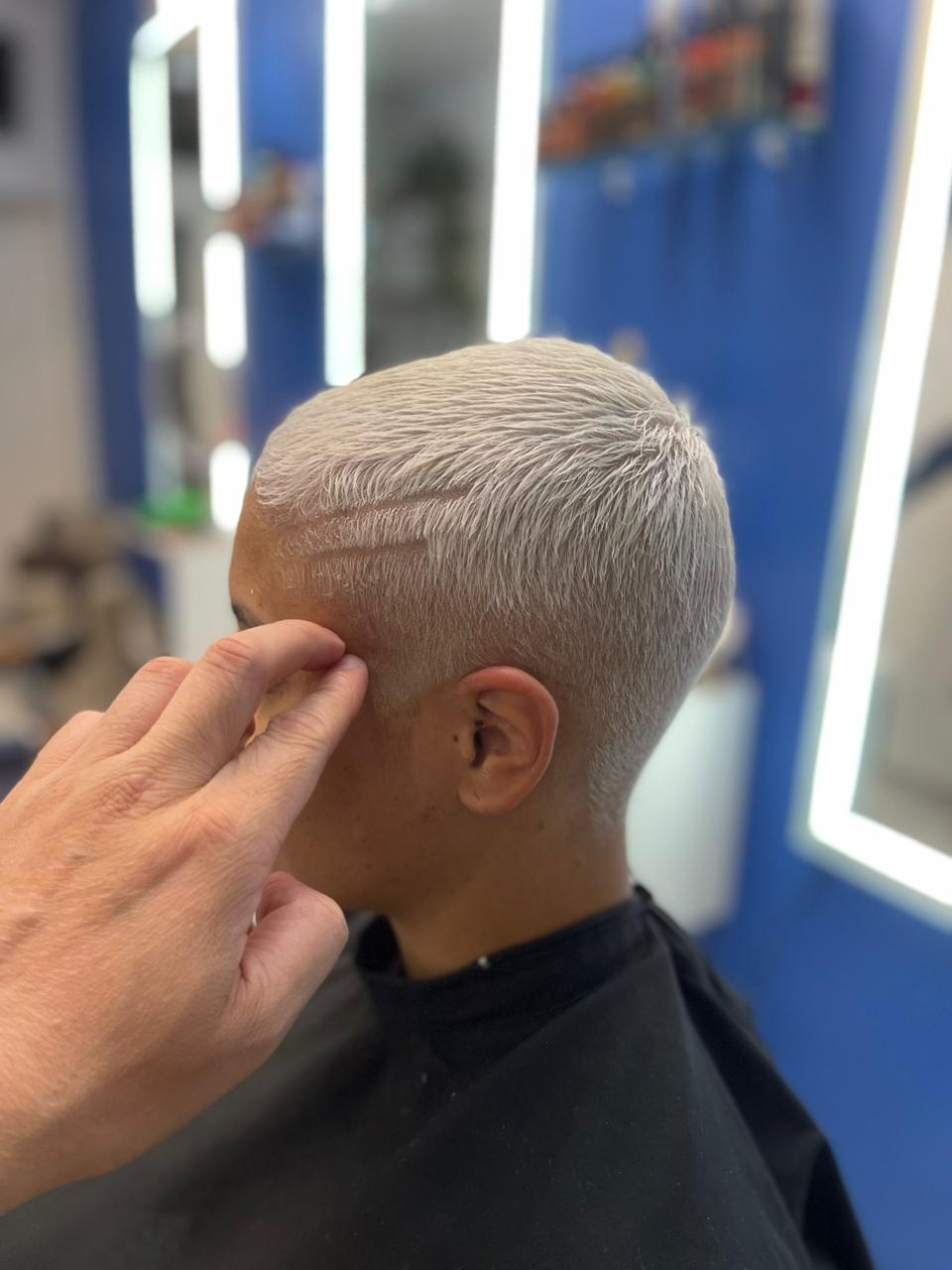 Cabelo Platinado em Perdizes São Paulo | Barbearia SL
